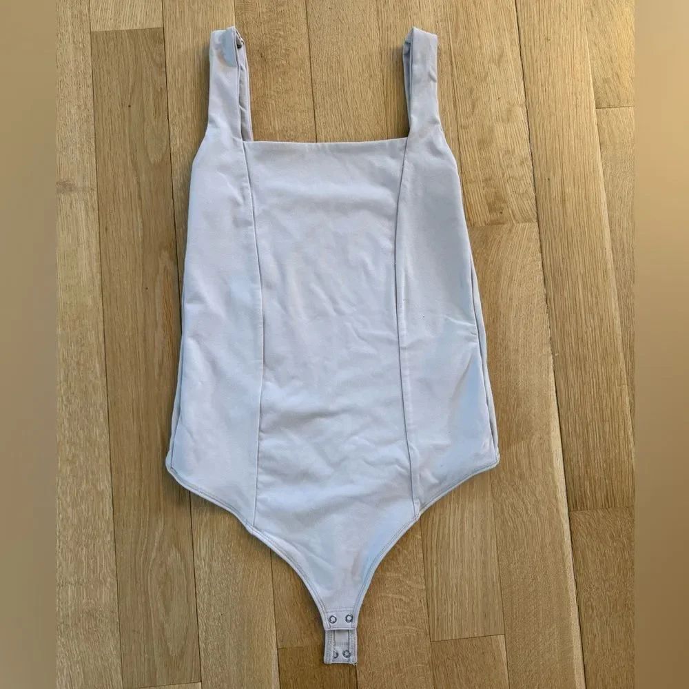 Squared Neck Light Beige/Gray Bodysuit